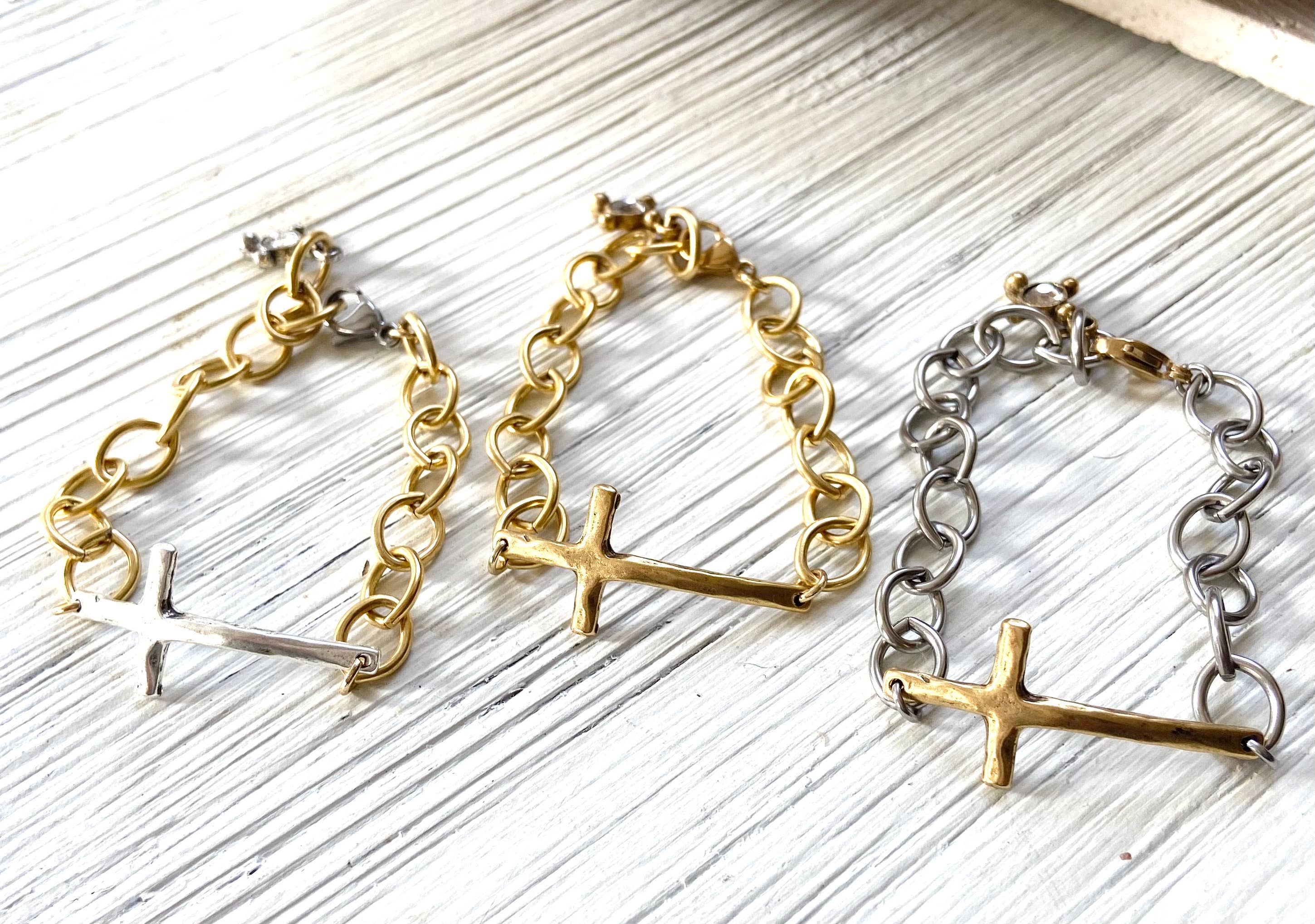 VB&CO Designs Handmade Jewelry - Vente Bracelets à breloques/pendentifs - Bracelet chaîne croix épaisse en métal mélangé6