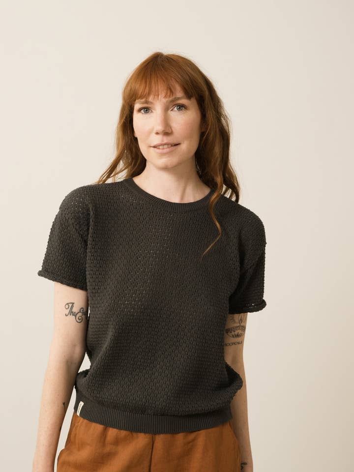 Hadara Kortærmet Strikket Top I Sort for engroshandel hos Tiralahilacha