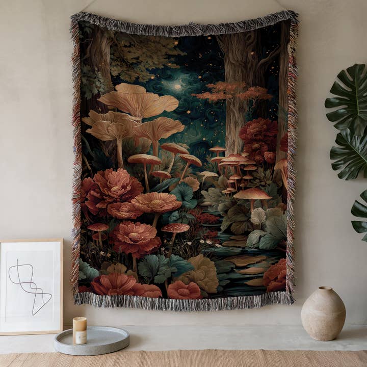 Couverture Tissée Forêt Enchantée – Tapisserie de Champignons Magiques pour la vente par CasaIuliia