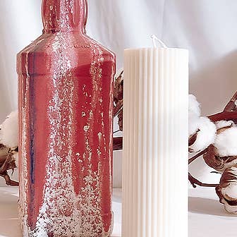 Geriffelte Säulenkerze für den Großhandel von BOUJEE & CO.