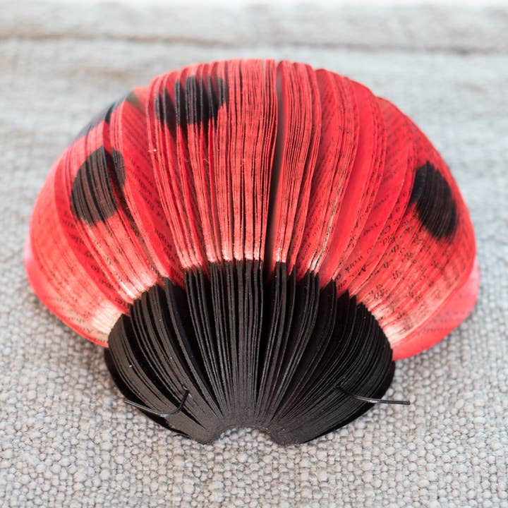 Root To Vine - Vente Décorations de table - Décoration Coccinelle-Cadeau Livre-Décoration Jardin & Insectes-Décoration d'Été7