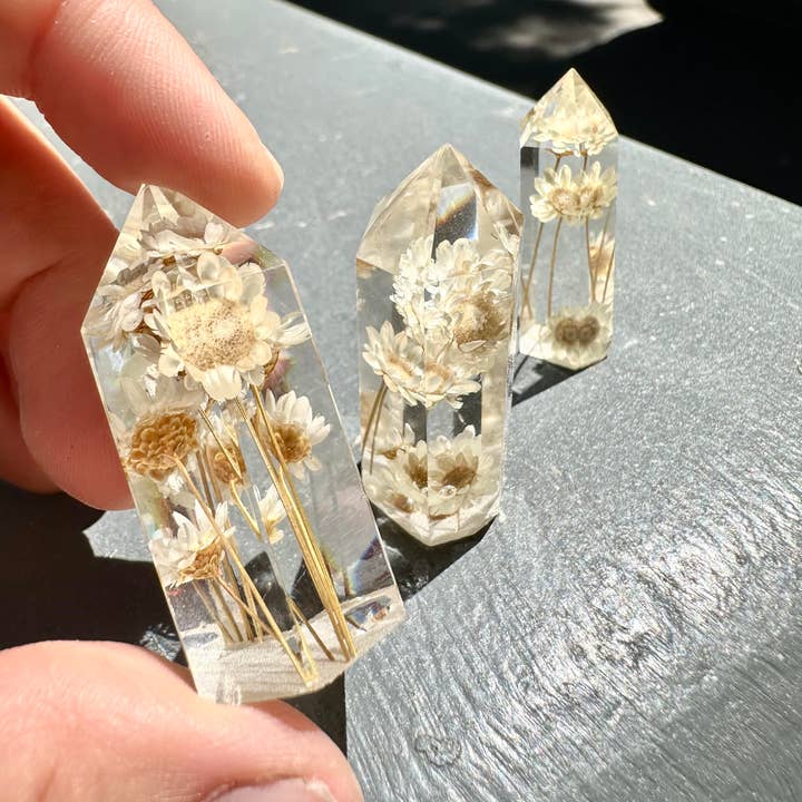 Eight Acorns Floral Preservation - Wholesale Decorative Tabletop Object - Mini floral crystal tower obelisk - desk décor5