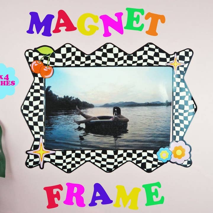 Printed Weird - Venta al por mayor Marcos de fotos - Marco magnético para foto de 6x4 con cerezas monocromáticas en zigzag0