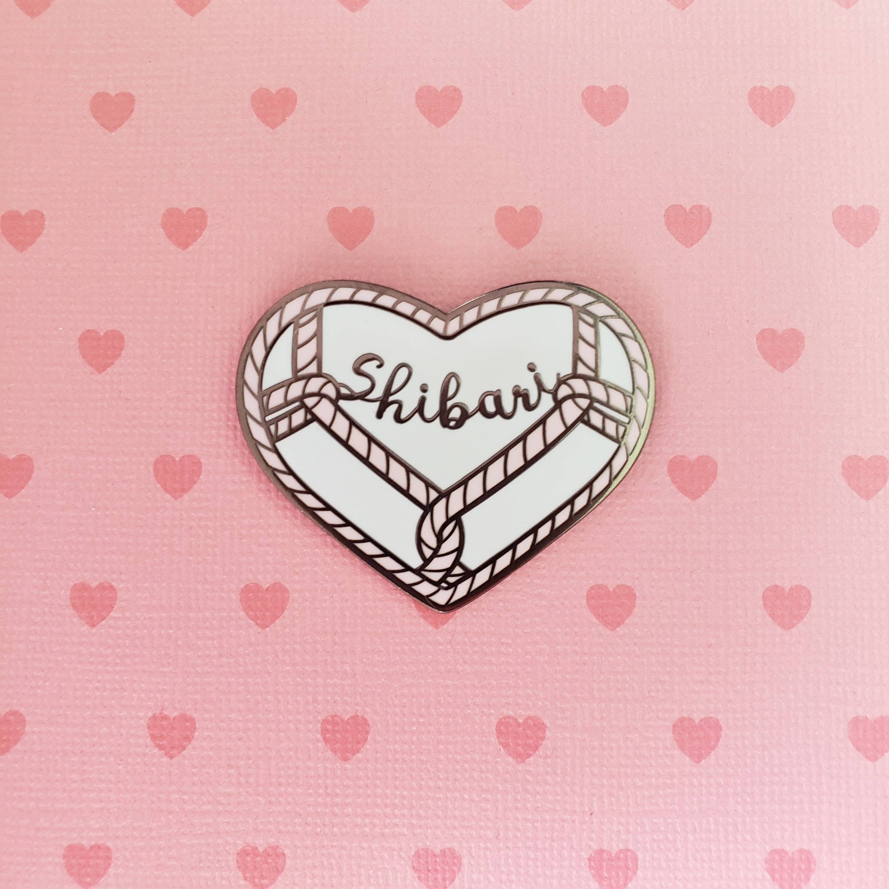 Mei Bee Art – Engroshandel Reversnål/knap – Shibari emaljestift1