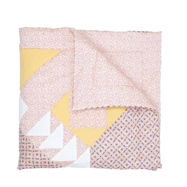 Plaid Aneka - patchwork - flowers - pink - yellow for wholesale on Faire4