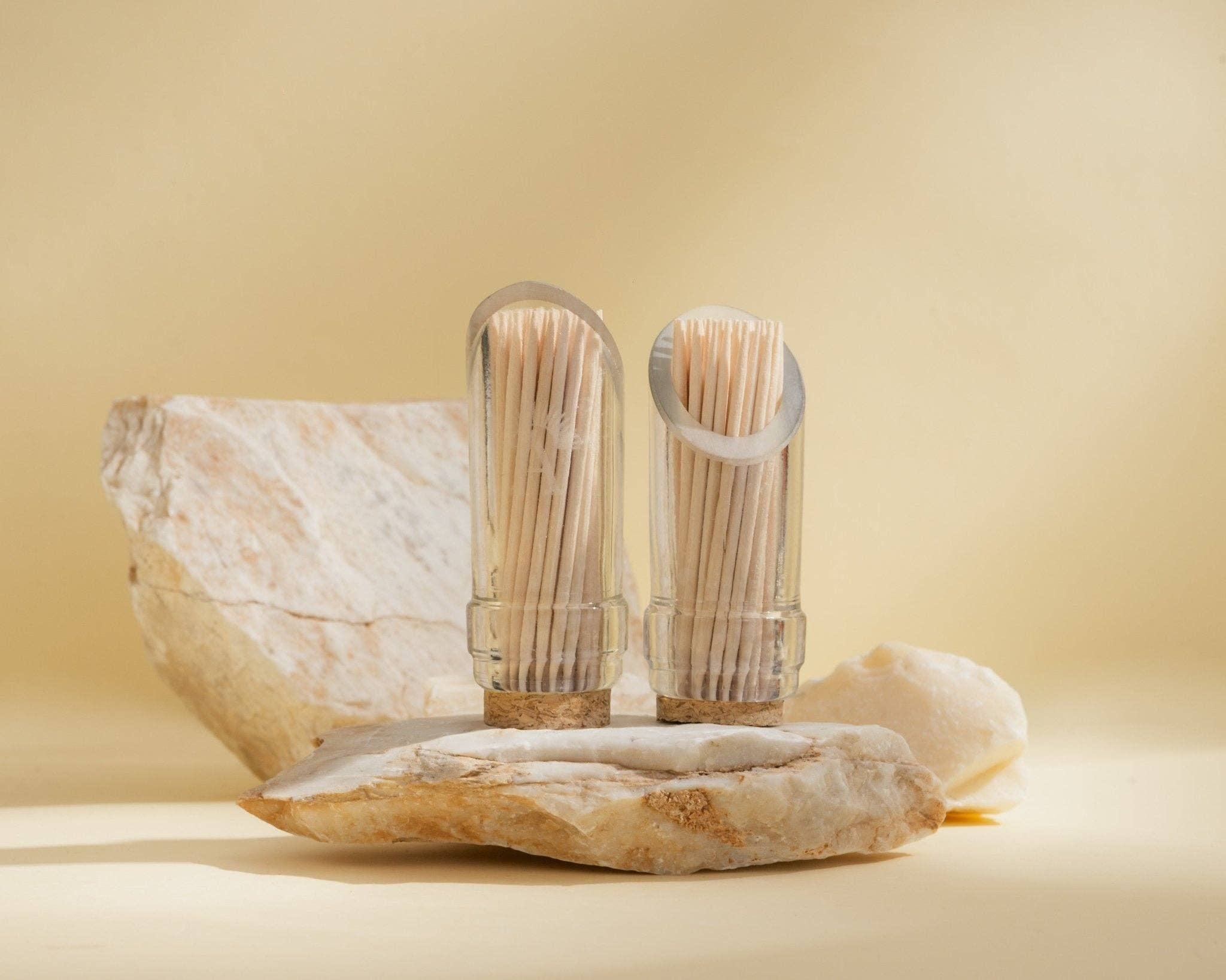 Amarzo – wholesale Dekorativt bordsobjekt – Miljövänlig tandpetarhållare i återvunnen glas från Amarzo2