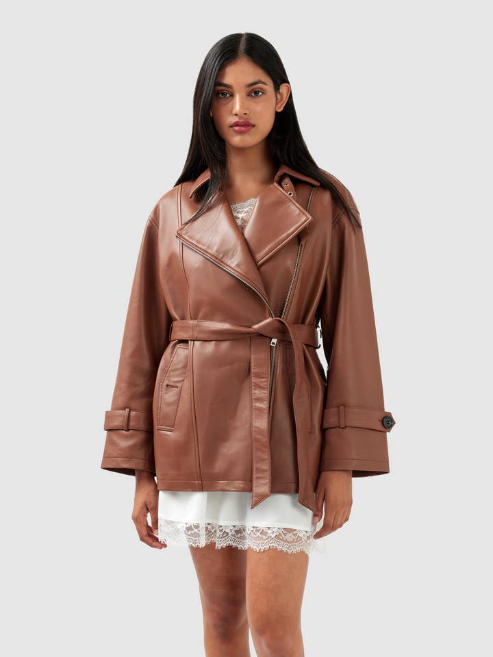 Veste en cuir ceinturée BFF - Marron pour la vente par belle & bloom