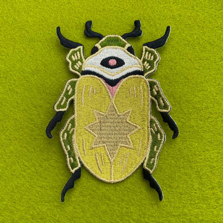 Ashlea Bechaz Illustration - Wholesale Patch - Opstrijkbare Patch - Gouden Scarabee0