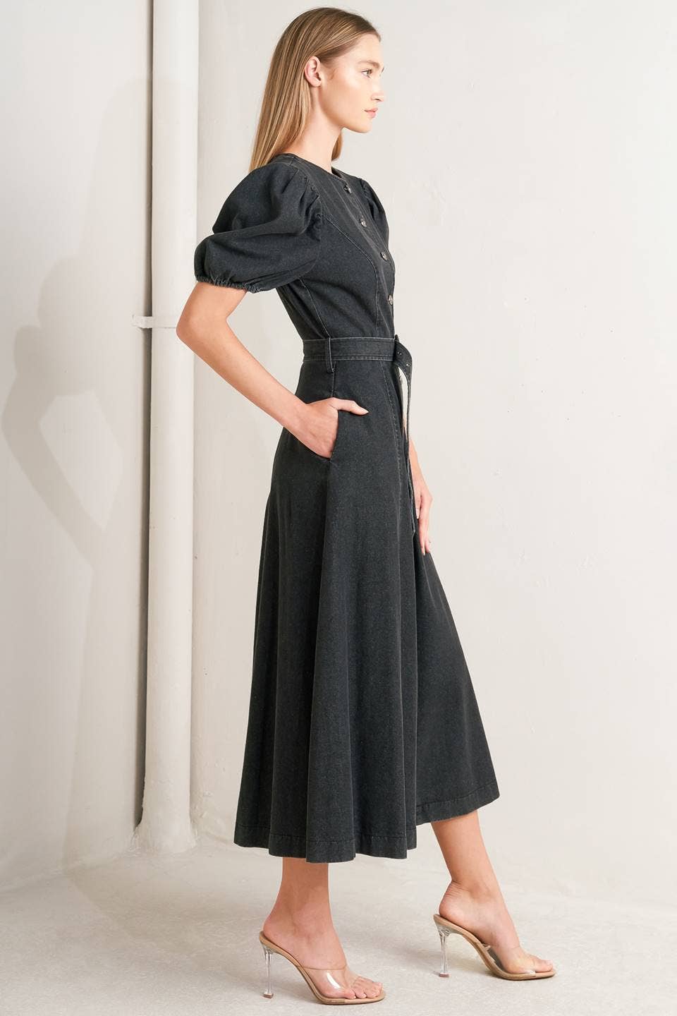 DENIM PRETO Um vestido midi jeans lavado - FD1279 para venda a revendedores na Faire3