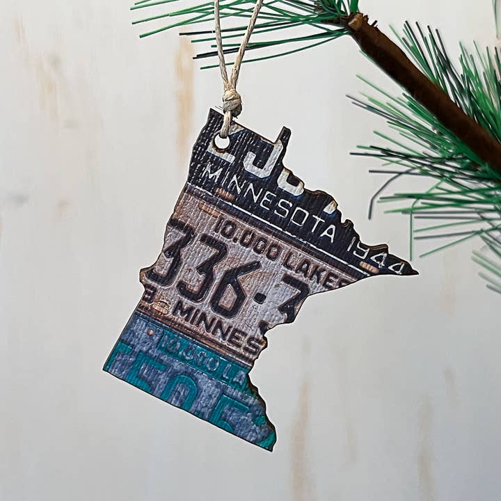 Ornement ou Aimant Plaque d'Immatriculation Vintage du Minnesota pour la vente par Juniper & Spruce