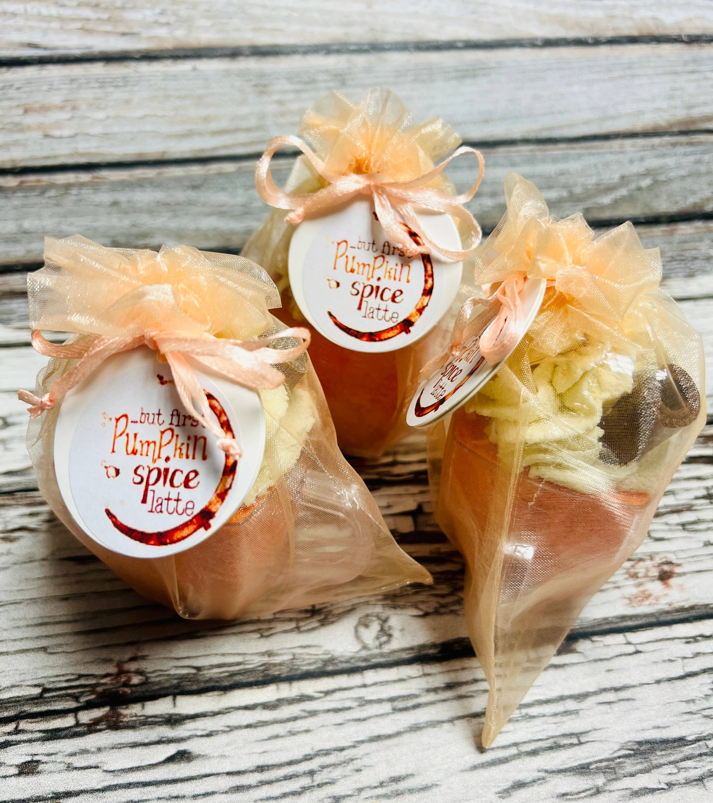 Southern Fleek Bath LLC - Vente Bombe de bain/poudre effervescente pour le bain - Bombe de bain à la citrouille et aux épices avec glaçage à bulles 6,5 oz1