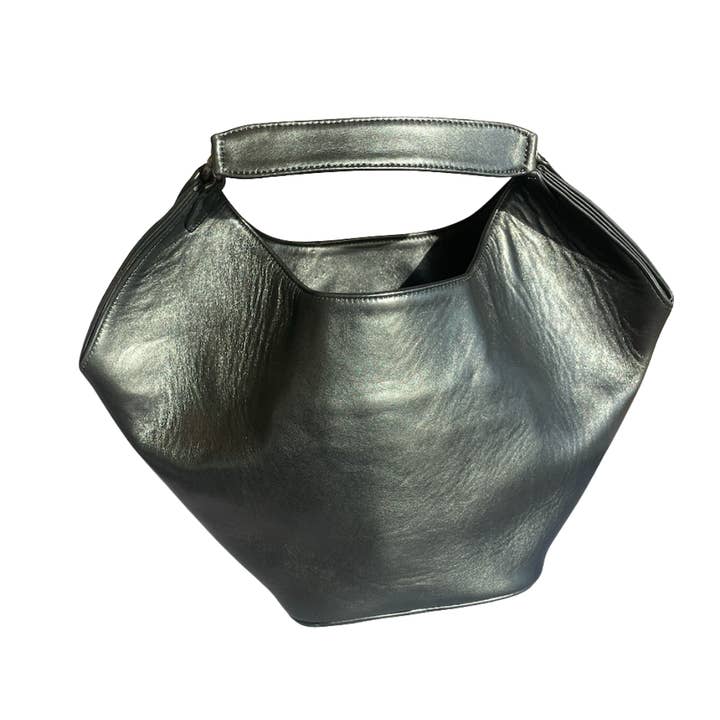 Le Cadre - Noir pour la vente par Claire Akkan