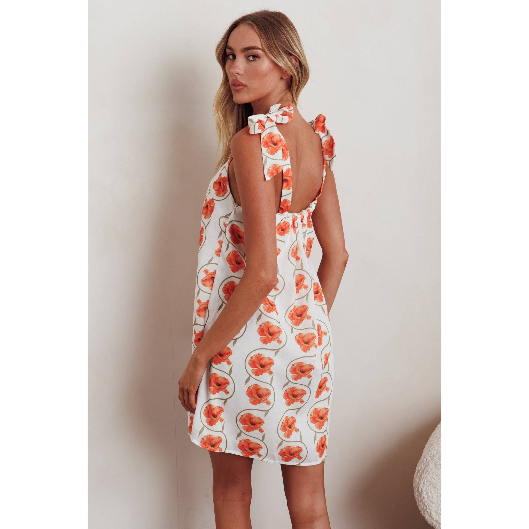 One and Only Collective - Wholesale Jurk - Dames - MINI-JURK MET GEKNOOPTE SCHOUDERRIEM EN BLOEMENPRINT4