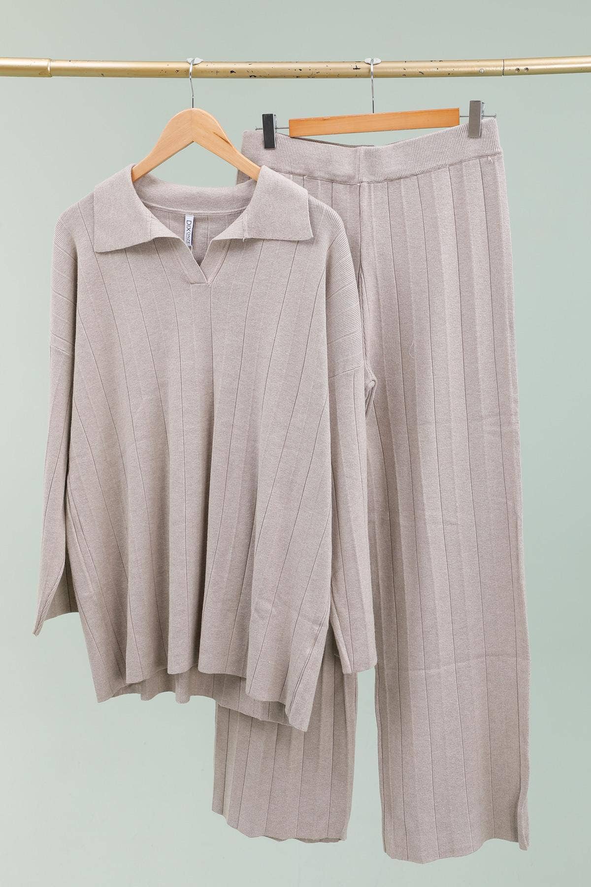 DIX-ONZE – Großhandel Loungewear-Set – Damen – Fließendes Strickset – Lässige Eleganz und Komfort4