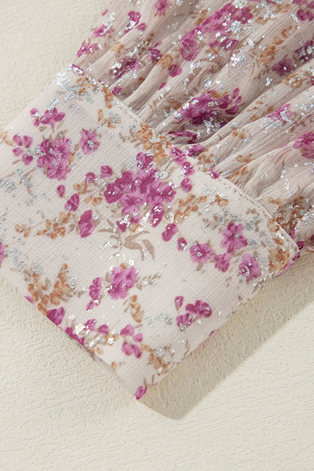 Rose Chemise à col en V avec col en V et manches Bishop en vente sur Faire11