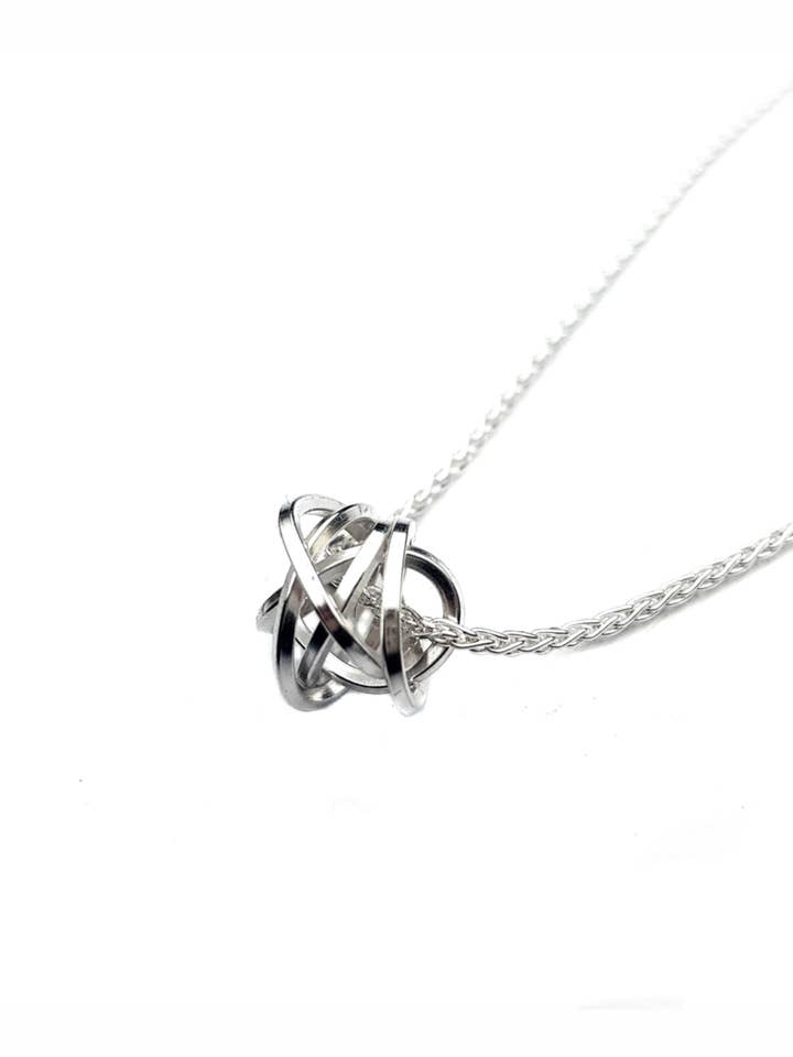 Knude vedhæng for engroshandel hos Caroline Stokesberry-Lee Jewellery Design