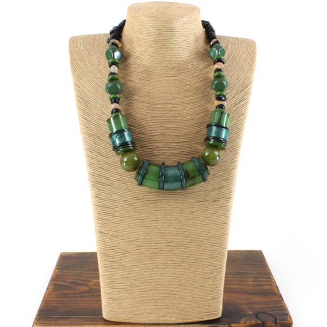 N24269 Bold Polyresin Geo Bead Statement Necklace for wholesale by Pretty Persuasions