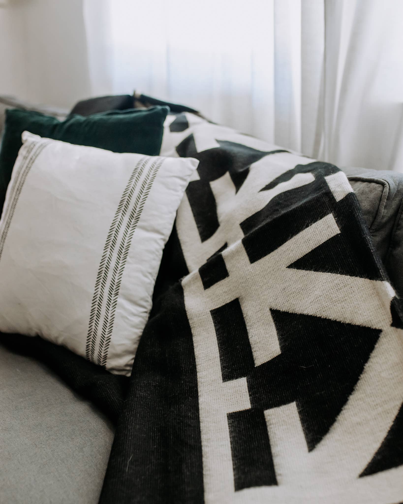 Beyond Borders Collective | Artisan-Made Blankets & Throws - Wholesale Throw Blanket - Destino Blanket - Natural / Black | home decor | Spring Deco4