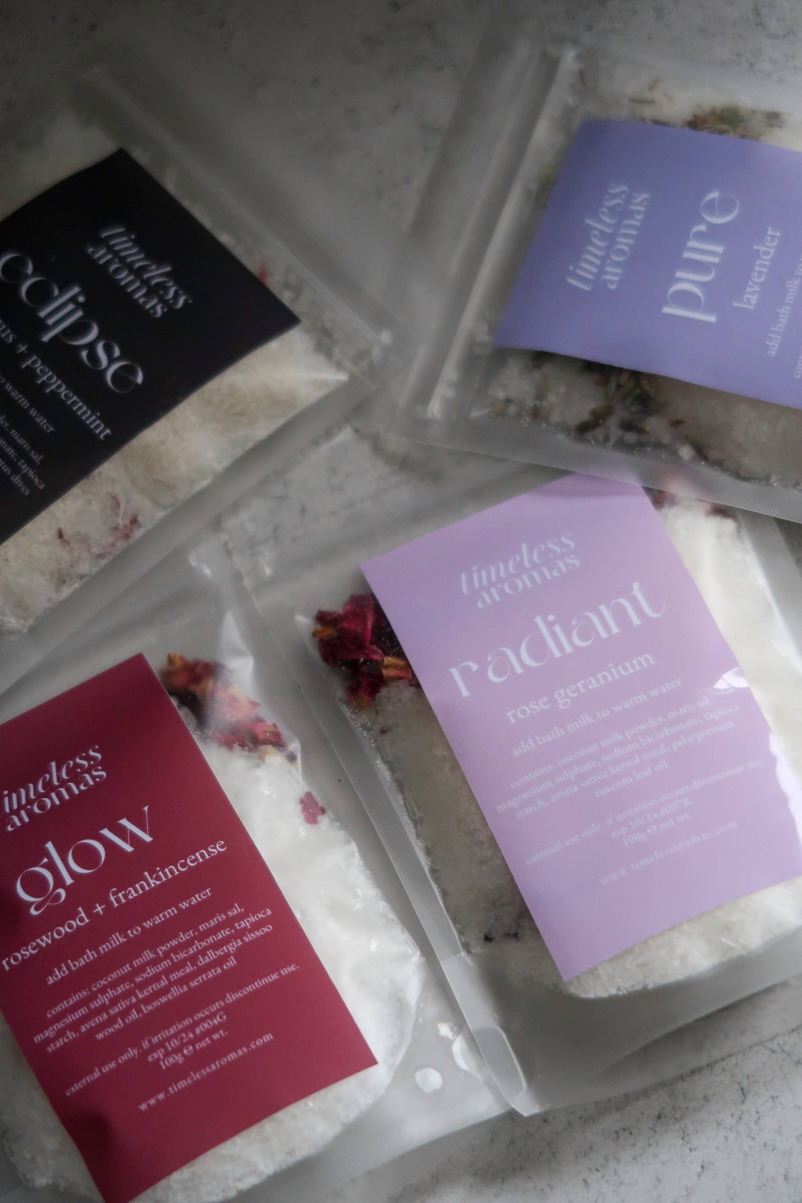 Timeless Aromas Ltd – Großhandel Badesalz – Bade-Milch mit Rosen-Geranie, Aromatherapie-Badesalz2