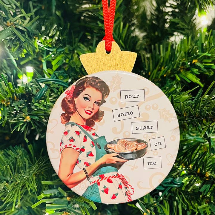 VERSA UN PO' DI ZUCCHERO SU DI ME - DECORAZIONE NATALIZIA VINTAGE DONNE per la vendita all'ingrosso da parte di Stuck On Joy