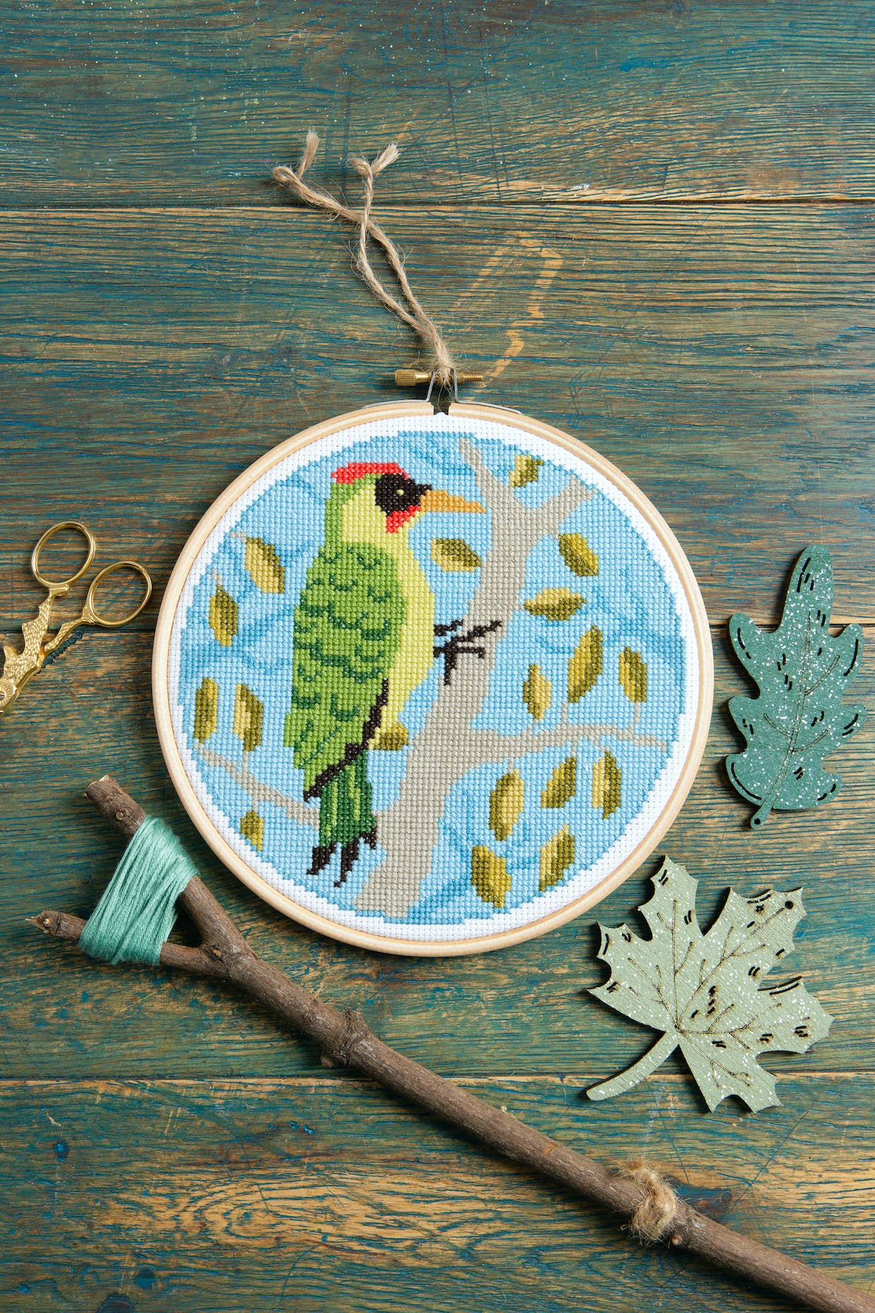 Hawthorn Handmade (US Duties Paid) - Wholesale Embroidery/Cross Stitch Supplies - Green Woodpecker Cross Stitch Kit | Beginner Craft Kit3
