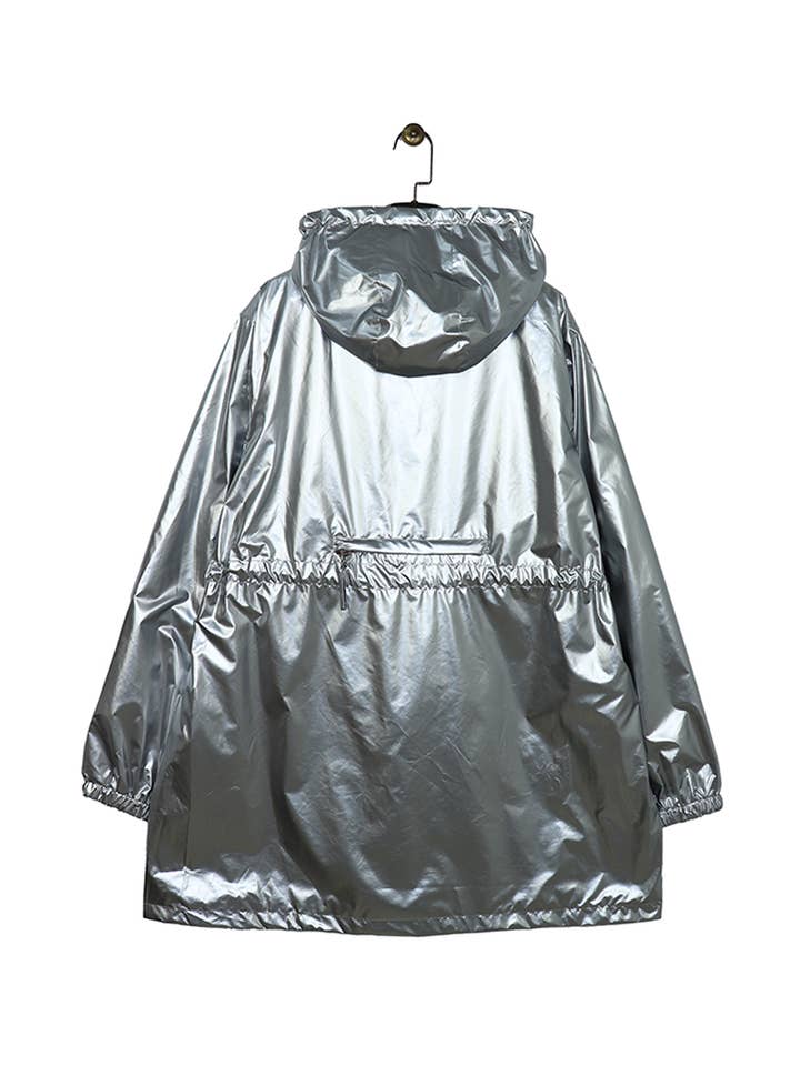 Attrait Paris - Venta al por mayor Cortavientos - Mujer - Cortavientos largo metálico con capucha y cremallera de colores Tallas grandes18