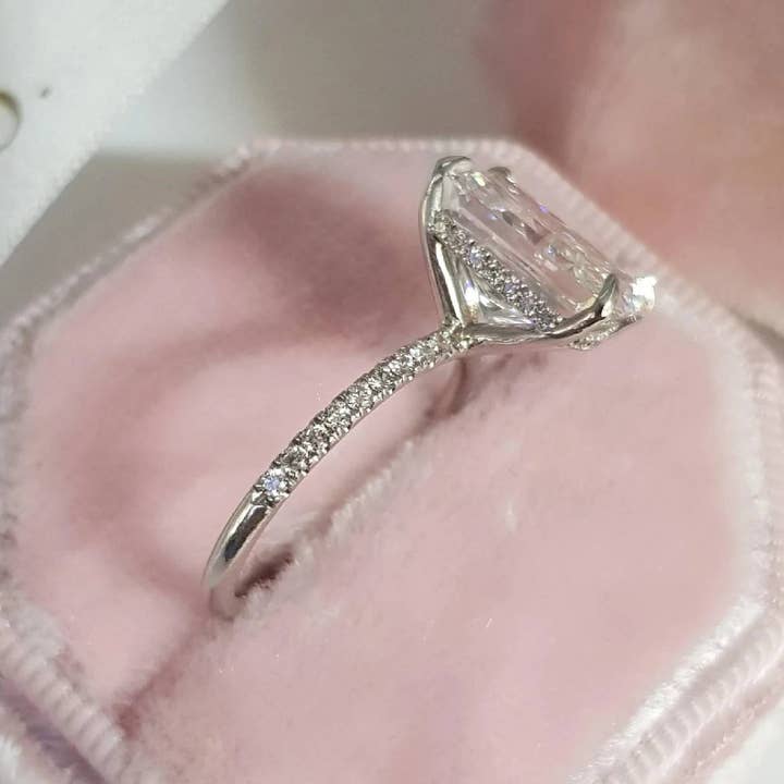 GEMPARA - Wholesale Engagement Ring - 5.5ct Radiant Devotion Moissanite Ring in 14K Gold