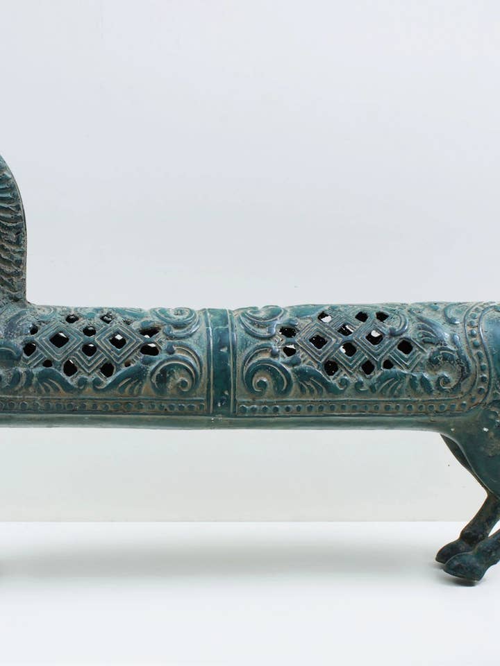 Cheval décoratif en laiton sculpté de 23 po pour la vente par Exotic India Art