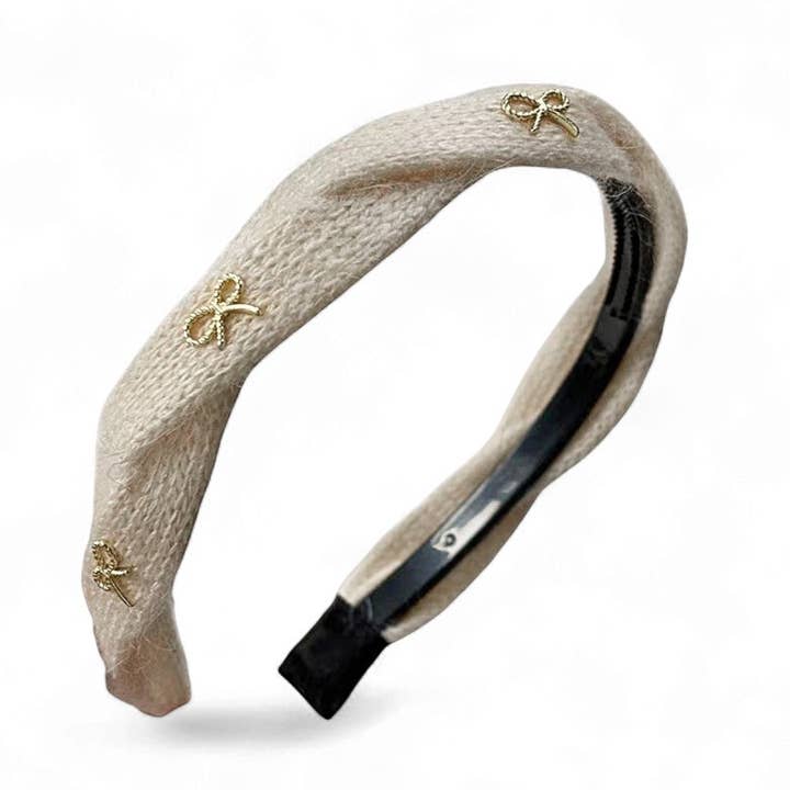 Bandeau en laine torsadée crème avec détail nœud doré pour la vente par Last True Angel