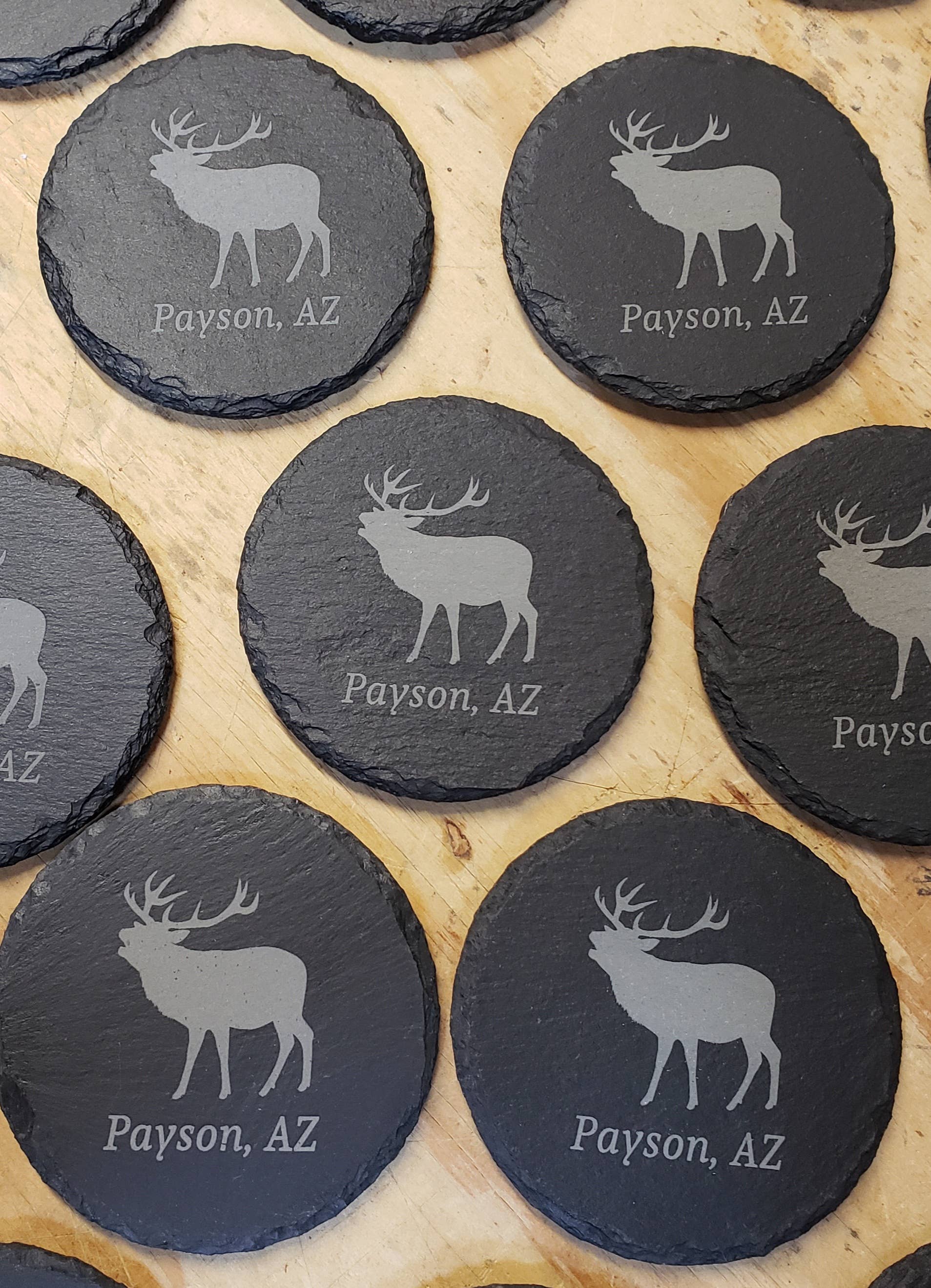 The Rural Home – wholesale Underlägg – Anpassningsbar 10 cm rund skifferunderlägg med egen design eller logotyp3