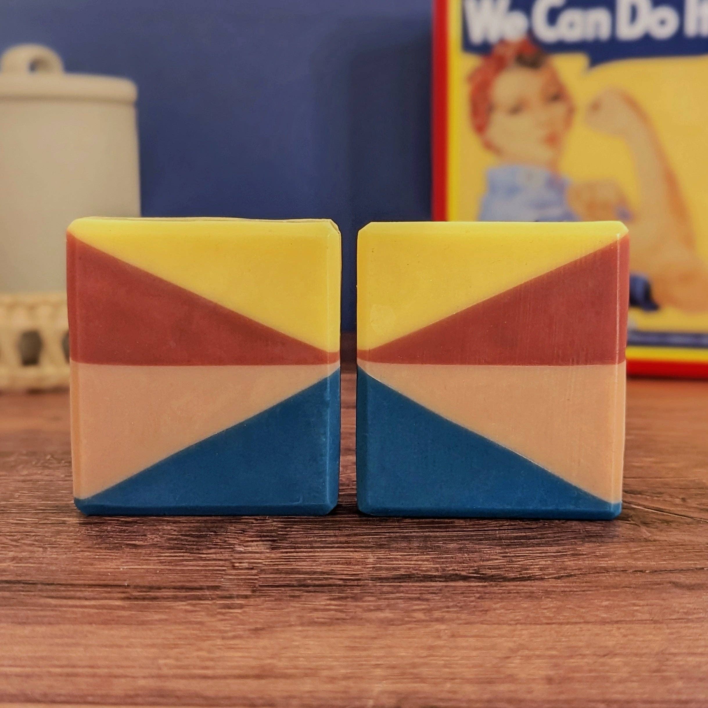 Mainland Vintage - Vente Pains de savon - Rosie - Savon jaune, rouge et bleu au miel1