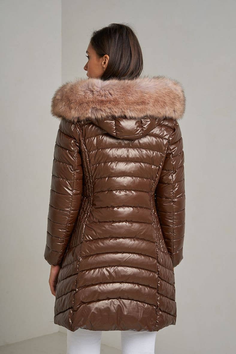 Attrait Paris – Großhandel Pufferjacke – Damen – Metallic lange Steppjacke mit Fell am Kapuzenrand15