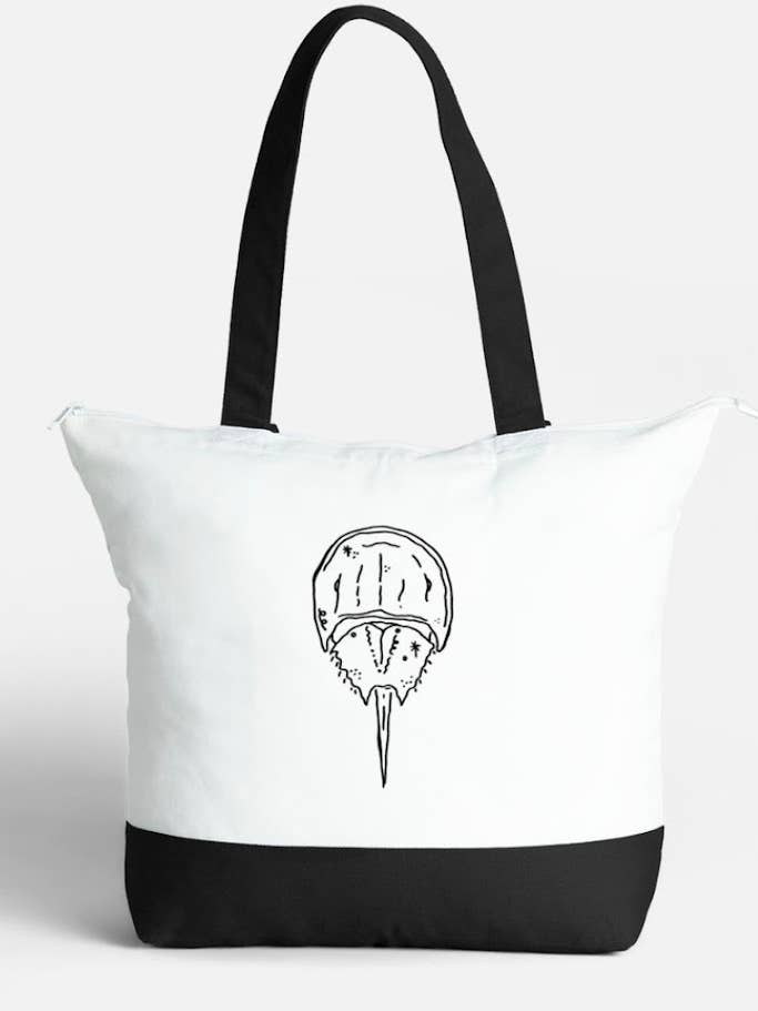 Sac fourre-tout Horseshoe Crab pour la vente par kash co studio