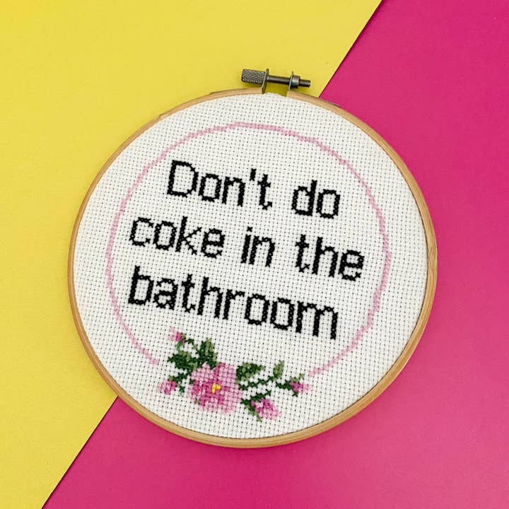 Curious Twist - Wholesale Doe-het-zelf-knutselset - Doe geen cola in de badkamer - Cross Stitch Kit3