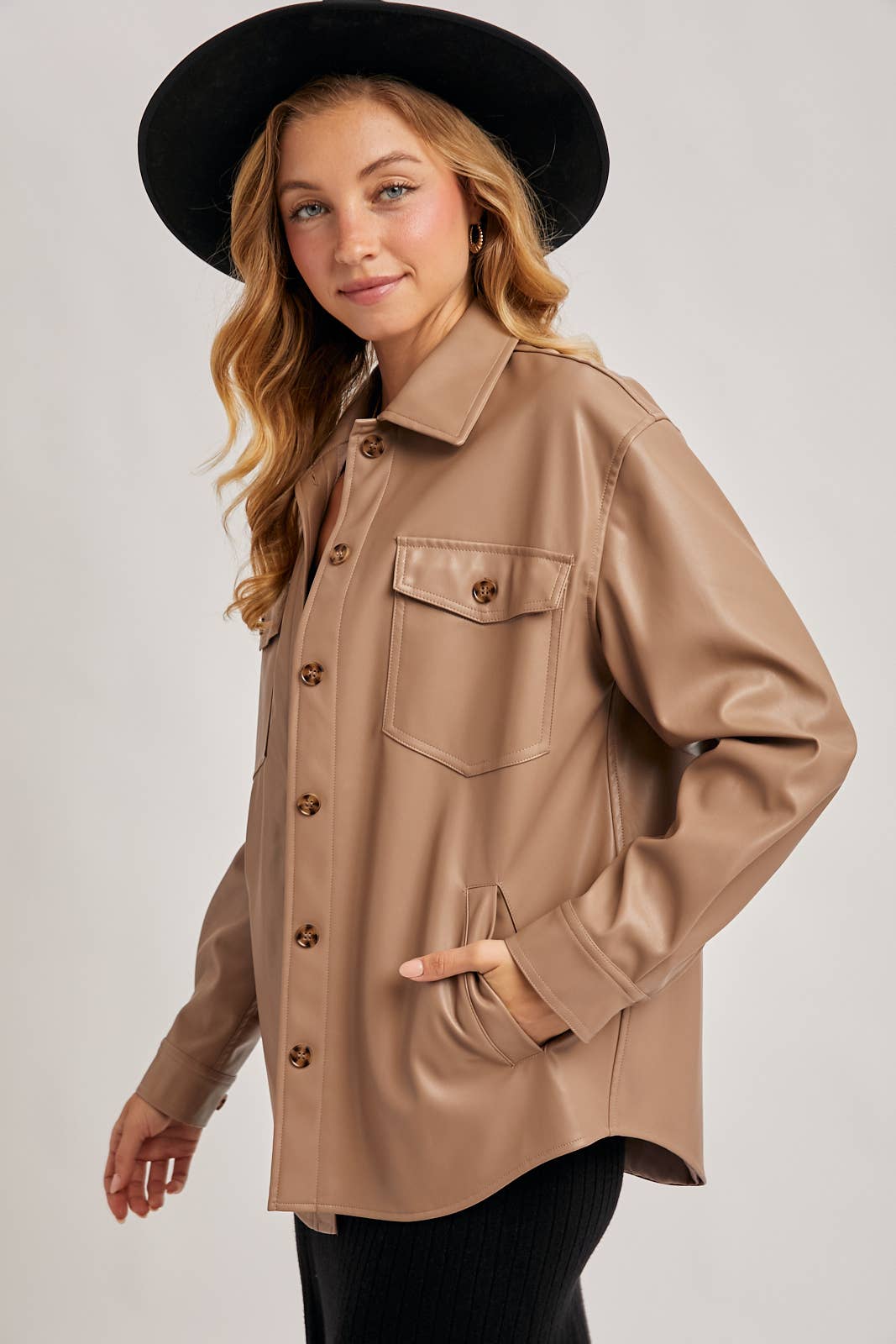 Bluivy - Vendita all'ingrosso Giacca a camicia - Donna - SHACKET IN PELLE VEGANA14