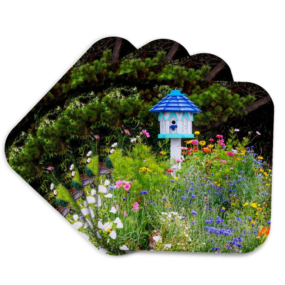 3dRose - Vente Sous-verre - 3dRose, États-Unis, Oregon. Cannon Beach. Jardin avec nichoir blanc au toit bleu, Dessous de verre7