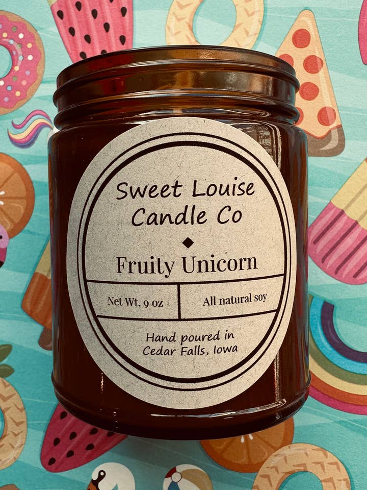 Fruity Unicorn - 9 Unzen bernsteinfarbene Sojakerze für den Großhandel von Sweet Louise Candle Co