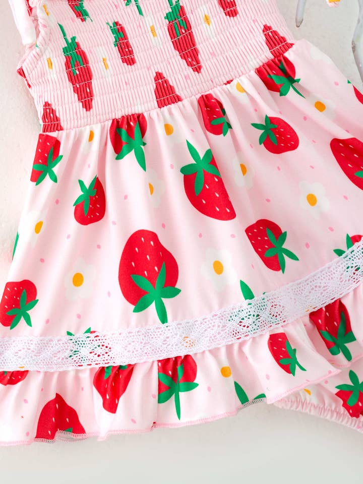littleoneusa - Vente Ensemble de vêtements – bébé - Ensemble barboteuse à volants en dentelle smockée pour bébé fille avec fleurs de fraise roses1