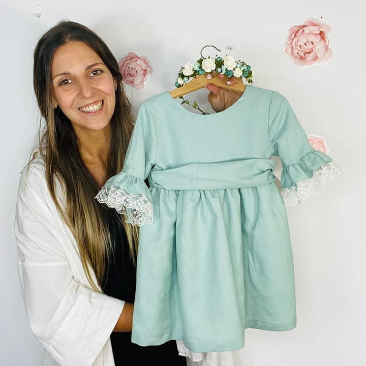 Abito Charlotte in lino per la vendita all'ingrosso da parte di Baby Popit