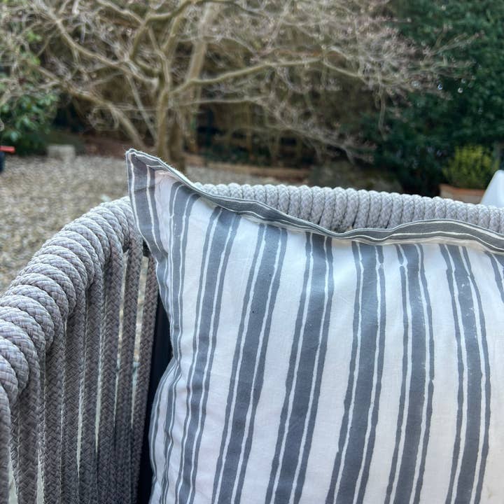 Kissenbezug 40x40cm indischer Blockdruck Streifen Grau/Weiß für den Großhandel von Pink Tuk Tuk