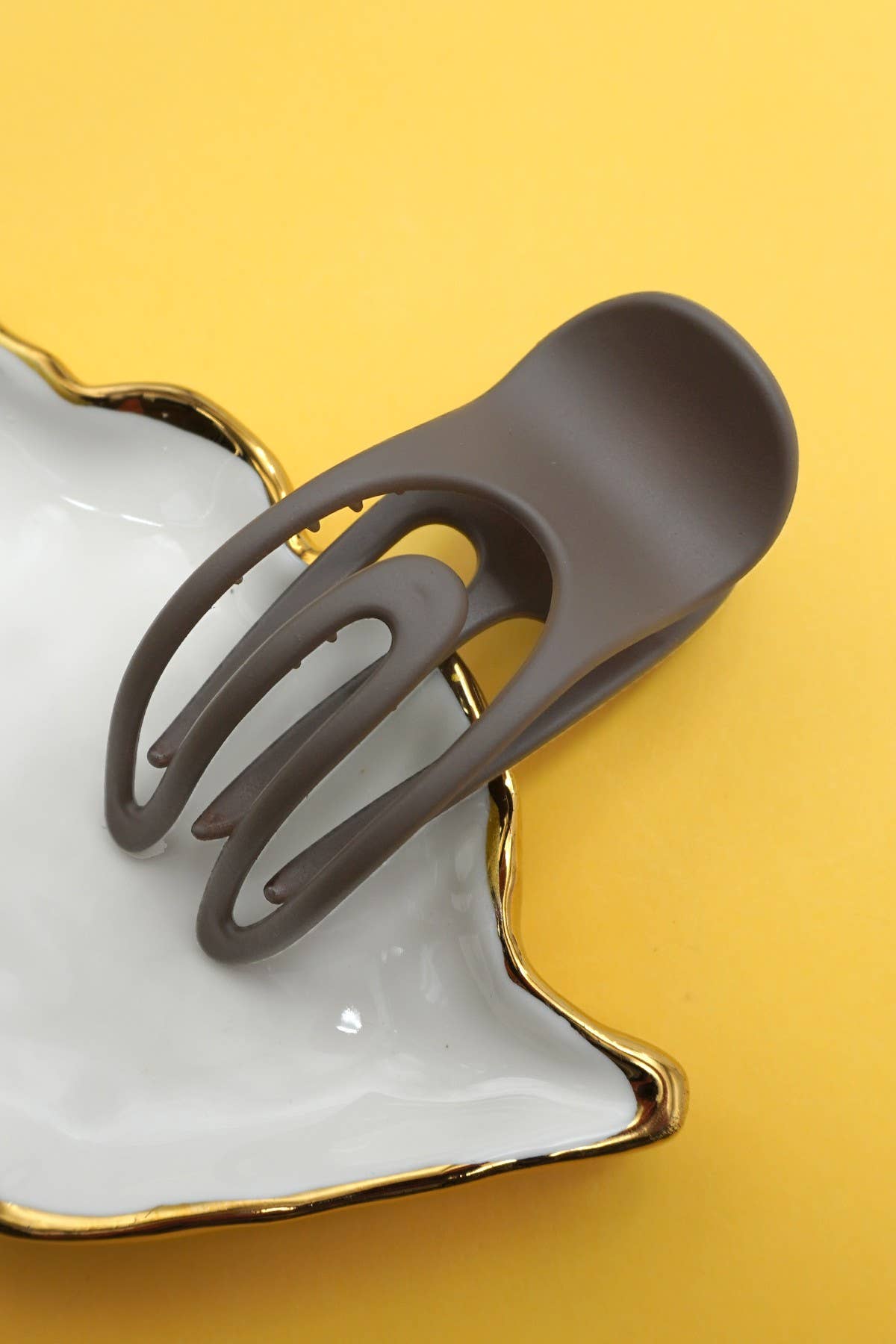 JOSSLYN by wall to wall - Wholesale Hair Clip - Women's - OVAL LAY DOWN FLAT HAIR CLAW CLIPS | 40H9266