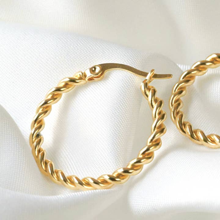 Blueyejewelry - Wholesale Hoop Earrings - Twisted Hoops - Tarnish-free 20 MM Thin Rope Hoop Earrings2