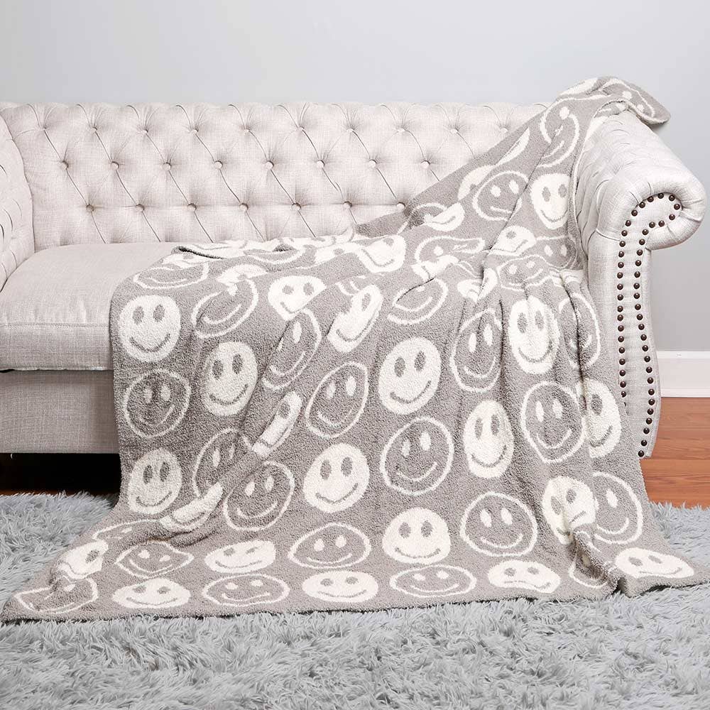 Sensibling Corp. - Wholesale Throw Blanket - SMILE PATTERNED REVERSIBLE Throw Blanket6