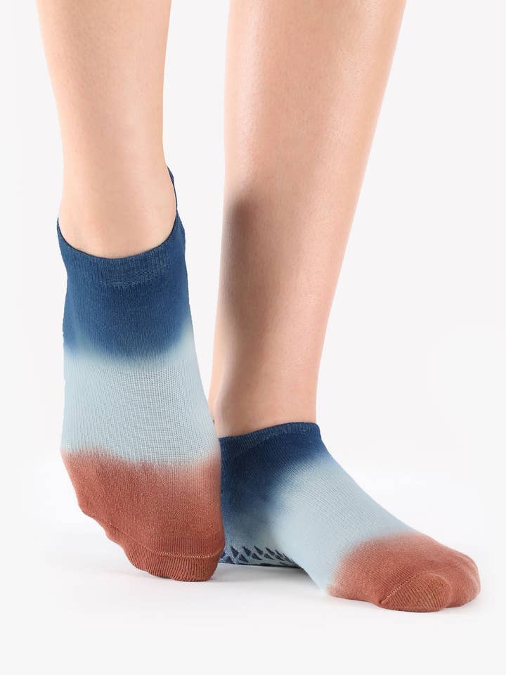 Calcetines de agarre completo para mujer Wyatt– Mezcla de algodón antideslizante para Pilates y Barre para venta al por mayor de Pointe Studio