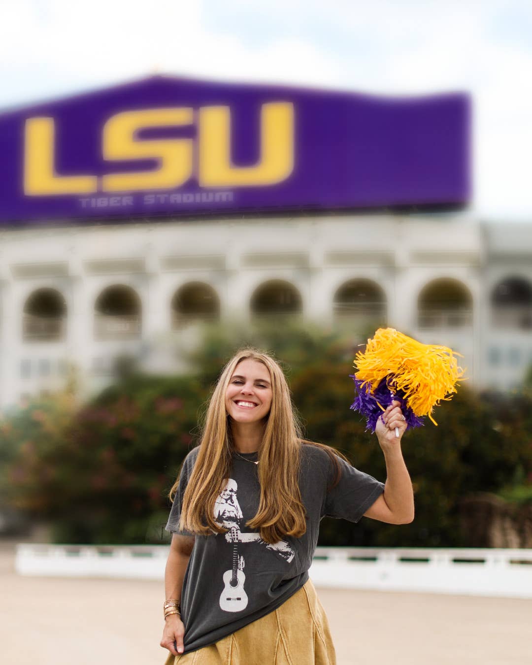 Peper Hey Dolly T-shirt med stencilgrafik for engroshandel på Faire4