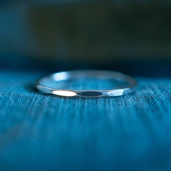 Anneau empilable pour la vente par Paige Barbee Jewelry