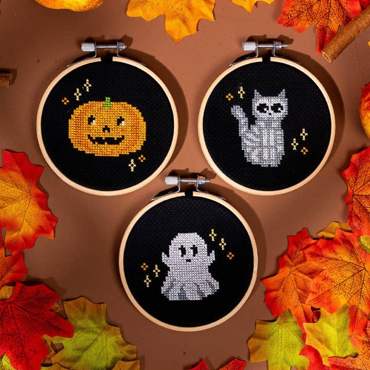 Craft Club – wholesale Material för broderi/korsstygn – HALLOWEEN MINIS Korsstygnsset0