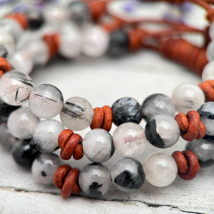 Bracelet en cuir avec quartz rutile noir et blanc – Bijoux en cristal bohème ajustable - Cadeau unisexe pour lui ou elle pour la vente par Sunlight Silver Jewelry