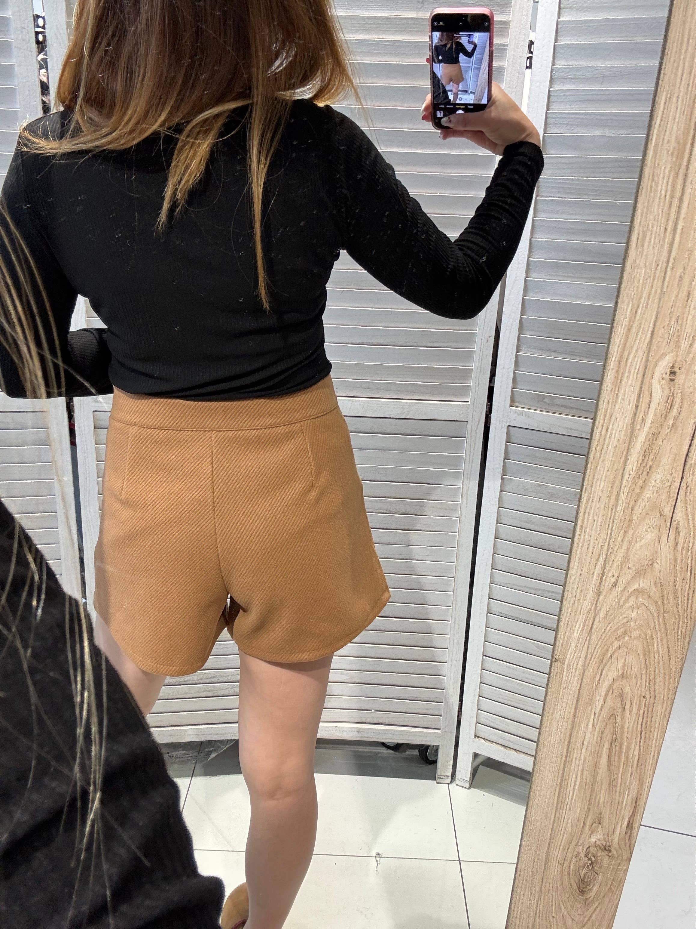 VICTORIA&ISAAC - Wholesale Shorts - Women's - Elegant Women's Shorts - 1336camel2