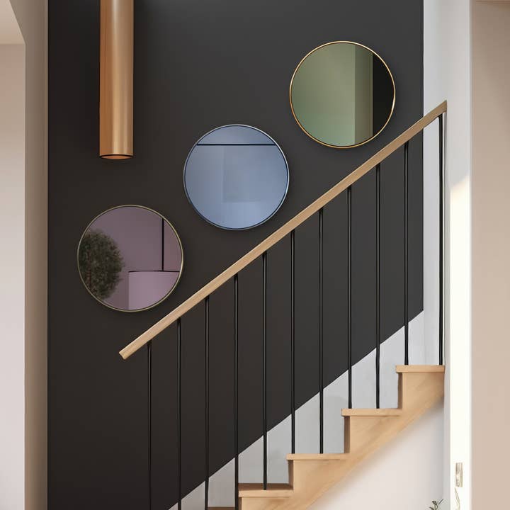 Miroir Rond en Verre Coloré avec Cadre en Acier Inoxydable pour la vente par Howard Elliott on Faire